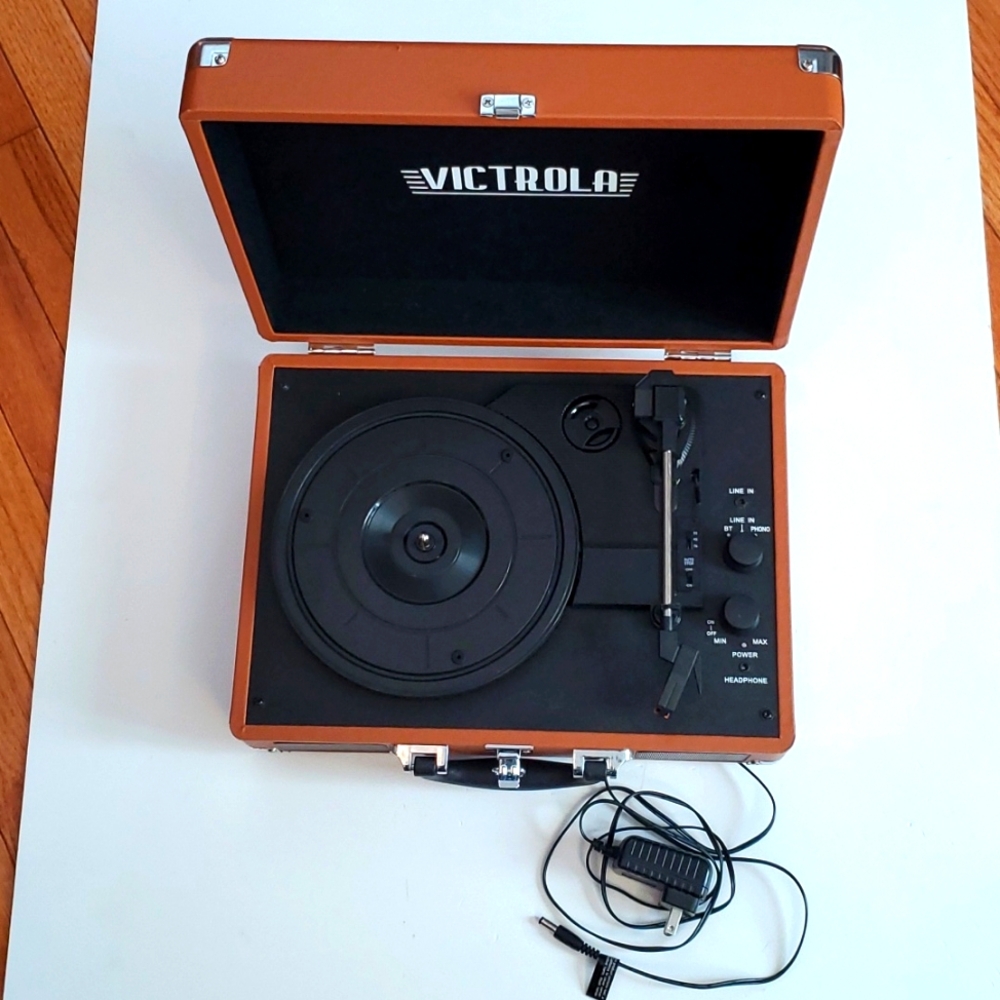 VICTORIA record player
